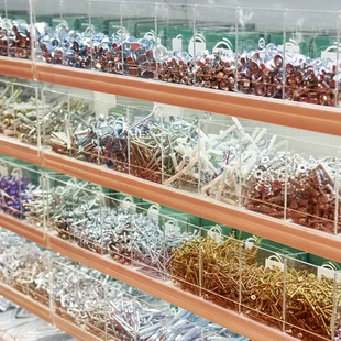 Schrauben und Dübel - Schrauben, Bolzen, Dübel und Schrauben im store - Stock-Fotografie